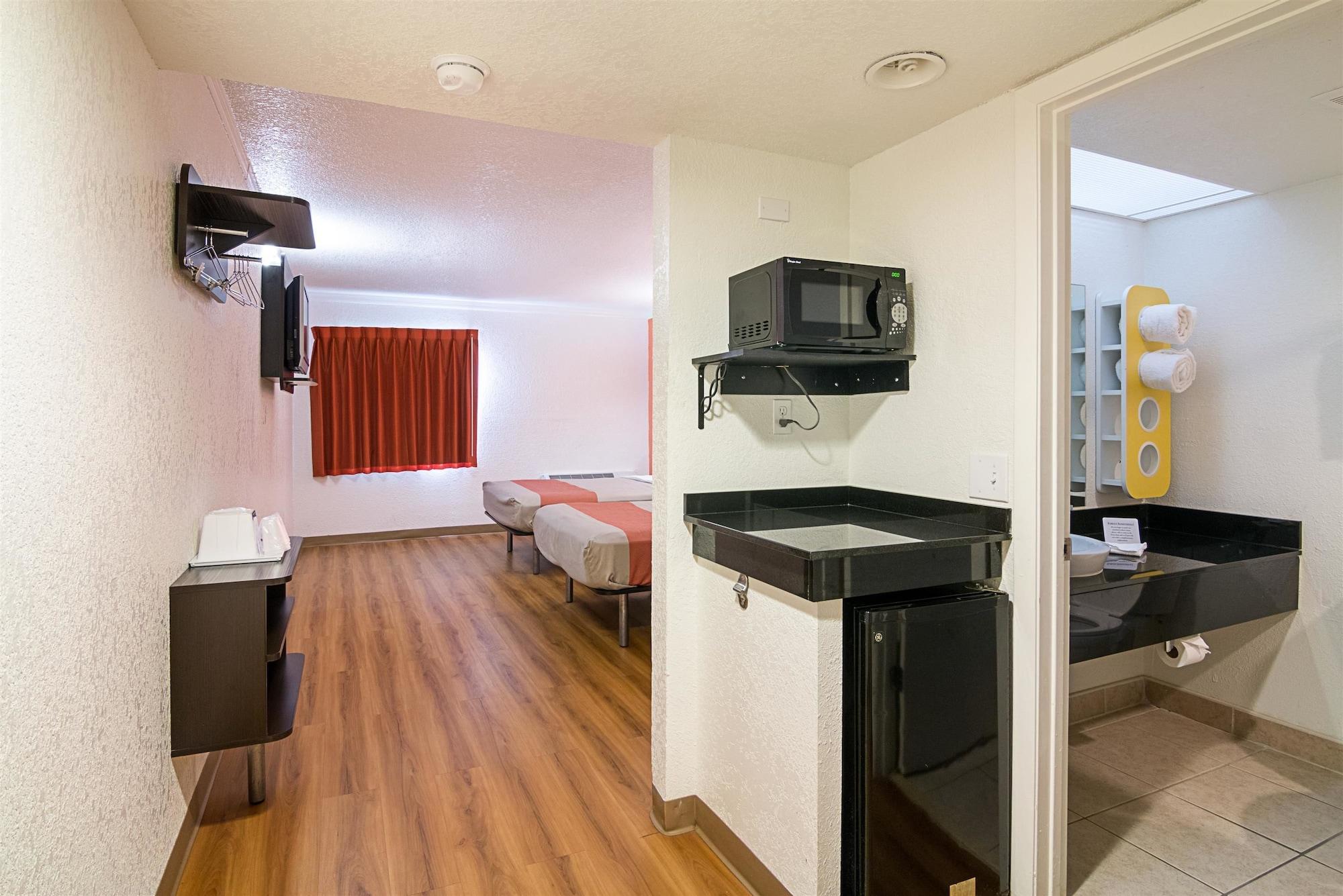 Motel 6-Tampa, Fl - Fairgrounds Heartland Eksteriør bilde