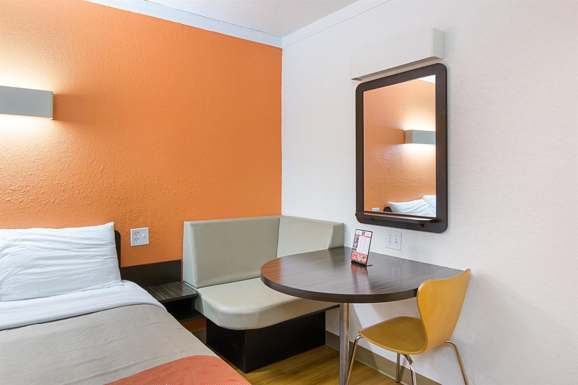 Motel 6-Tampa, Fl - Fairgrounds Heartland Eksteriør bilde