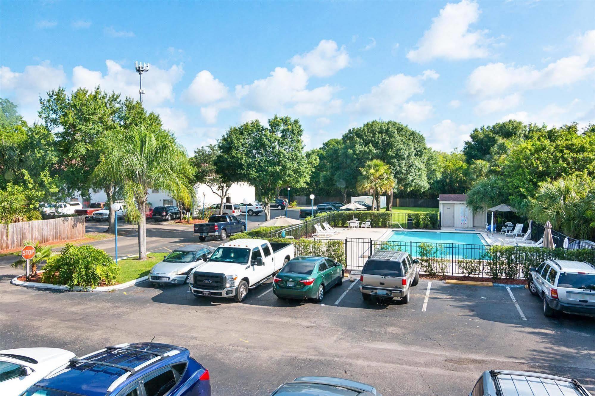 Motel 6-Tampa, Fl - Fairgrounds Heartland Eksteriør bilde