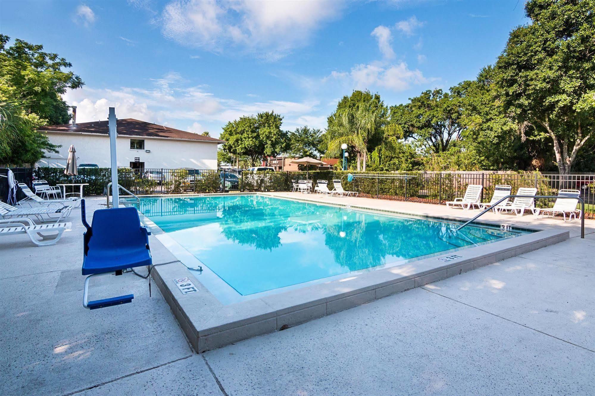 Motel 6-Tampa, Fl - Fairgrounds Heartland Eksteriør bilde