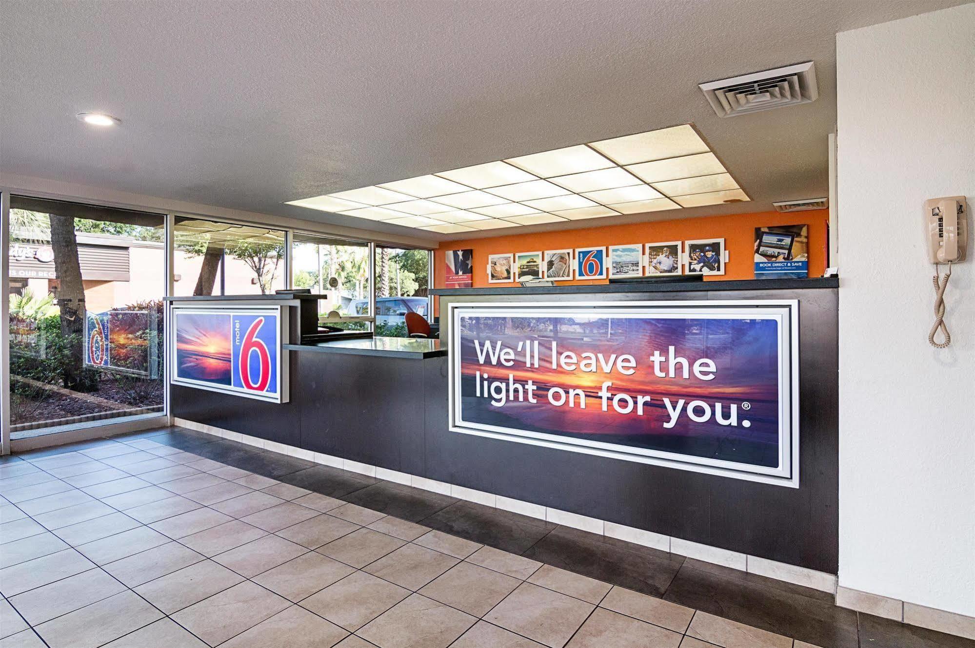 Motel 6-Tampa, Fl - Fairgrounds Heartland Eksteriør bilde